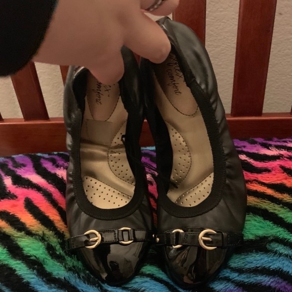 Shoes - Black flats